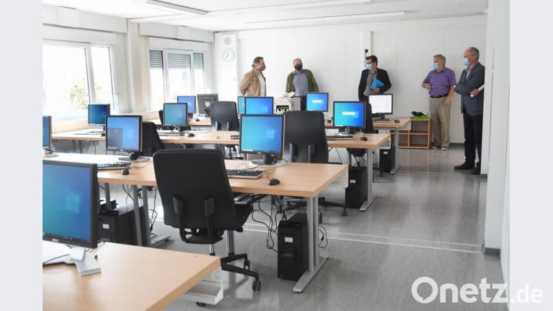 Sogar einen Computerraum wurde in dem mobilen Schultrakt eingerichtet. Bild: Gabi Schönberger