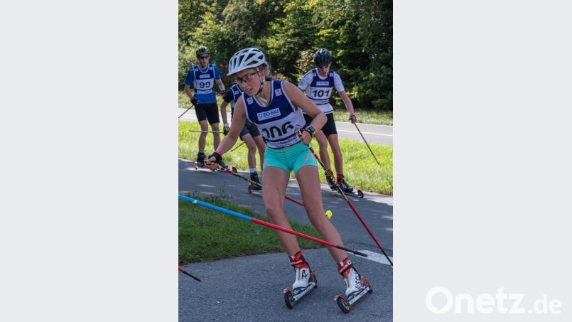 Die Siegerinn bei den Juniorinnen und damit auch schnellste in der Damenklasse Jule Zeissler vom SC Gefrees setzte sich erst in der letzten Runde vor ihrer Konkurrentin und Vorjahressiegerin Hannah Stocker durch. Bild: chl