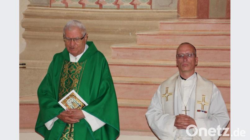 Monsignore Herbert Hautmann (links), geboren 1934 in Eger, feierte in Maria Loreto 60. Priesterjubiläum. Mitkonzelebrant und Prediger war der Militärpfarrer Sebastian Gräßer aus Frankenberg/Sachsen. Bild: kro