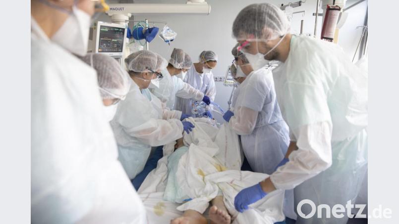 Ob ein Krankenhaus nah beim Patienten ist, kann über Leben und Tod entscheiden. Symbolbild: Jean-Francois Badias/dpa