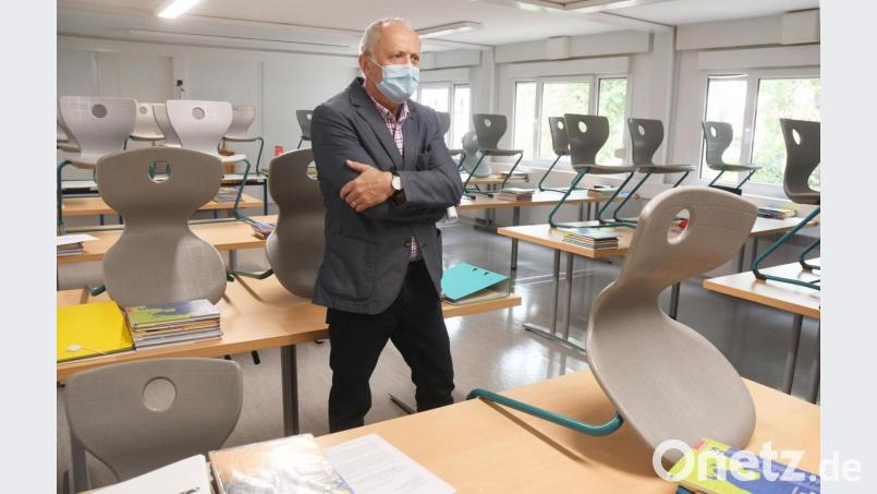 Rektor Heribert Zeis ist froh über die gute Zusammenarbeit mit der Stadt bei der Generalsanierung der Pestalozzi-Mittelschule. Bild: Gabi Schönberger