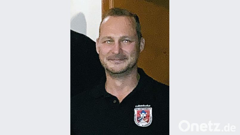 Reservisten-Vorsitzender Jochen Lobenhofer erstattet bei der Jahreshauptversammlung in Kirchenthumbach einen umfassenden Bericht. Bild: ü
