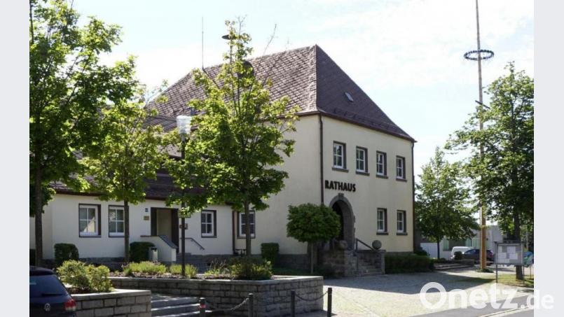 Das Landratsamt hat den Gemeindehaushalt genehmigt. Im Rathaus muss man dafür bei den freiwilligen Leistungen den Rotstift ansetzen. Archivbild: bkr