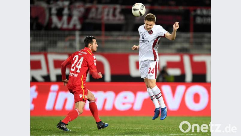 Dennis Lippert (rechts) bestritt für den 1. FC Nürnberg auch sechs Zweitligaspiele. Künftig spielt der 24-jährige Weidener für die SpVgg Bayreuth. Bild: Soeren Stache/dpa