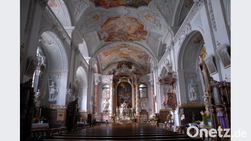 So groß die Michelfelder Pfarrkirche auf den ersten Blick auch wirkt: Unter Corona-Bedingungen ist sie heuer bei der Erstkommunionfeier bereits mit den beteiligten Familien gefüllt. Die Öffentlichkeit kann also nicht teilnehmen. Archivbild: Petra Hartl