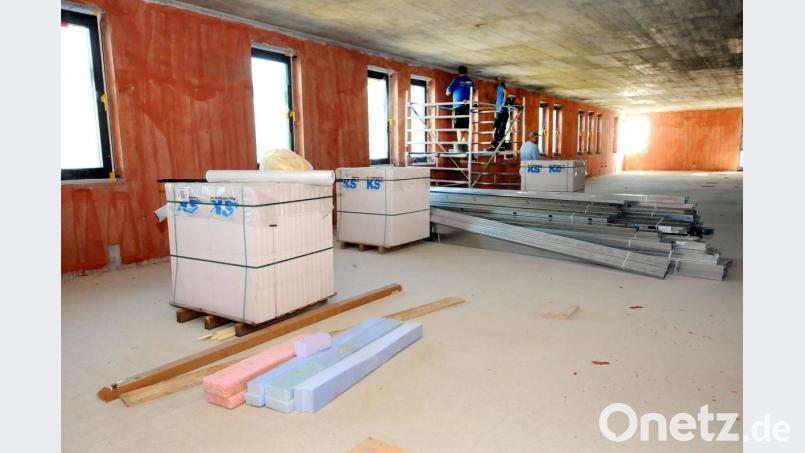 Für den Trockenbau ist bereits alles vorbereitet. Im neuen Facharzt- und Sanitätsversorgungszentrum geht es planmäßig voran. Bild: Stephan Huber