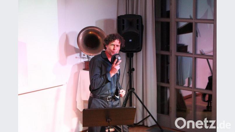Stefan Schael singt &quot;Love me tender&quot;. Bild: Dagmar Williamson