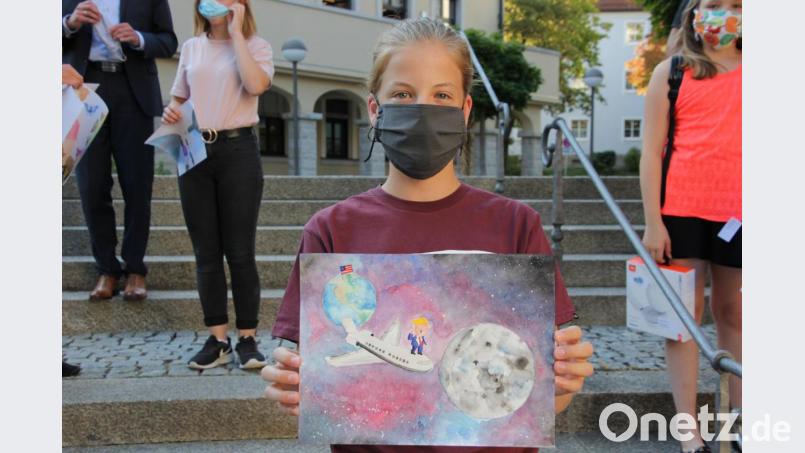 Einen Sonderpreis erhielt der 14jährige Max Neumann aus Waldsassen, der darstellte, wie der amerikanische Präsident Donald Trump auf den Mond geschossen wird. Bild: kro