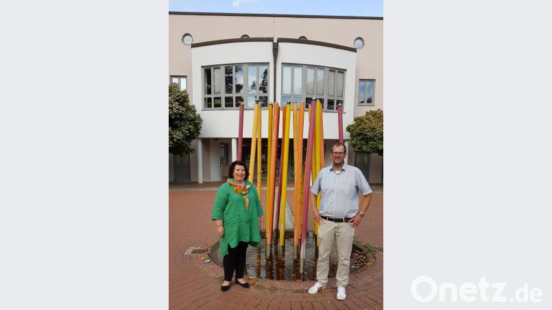 Der neue Rektor der Realschule, Kilian Graber (rechts), hat nun eine erfahrene Konrektorin an seiner Seite. Ulrike Partl-Mahlendorf kommt aus Wörth an der Donau. Bild: dob