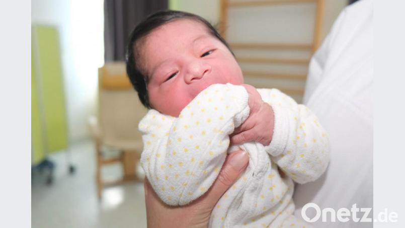 Der kleine Lorenzo hat bei der 1000 Entbindung am Klinikum St. Marien Amberg das Licht der Welt erblickt. Bild: Klinikum/Dietl