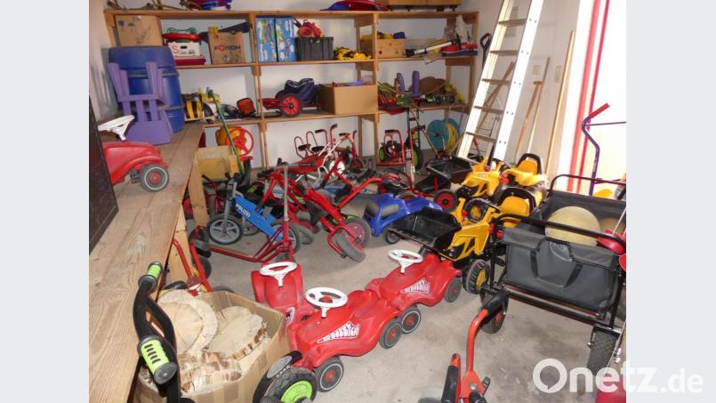 Der Geräteraum des Kindergartens soll zu einem Speiseraum umgestaltet werden. Anstelle des .Regals wird künftig eine Küchenzeile an der Wand stehen. Bild: rn
