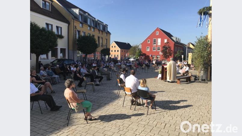 In einem eher kleinen Rahmen feierten die Wernberger eine Art Kirwa unter Corona-Bedingungen. Bild: Dieter Rosenberg/exb