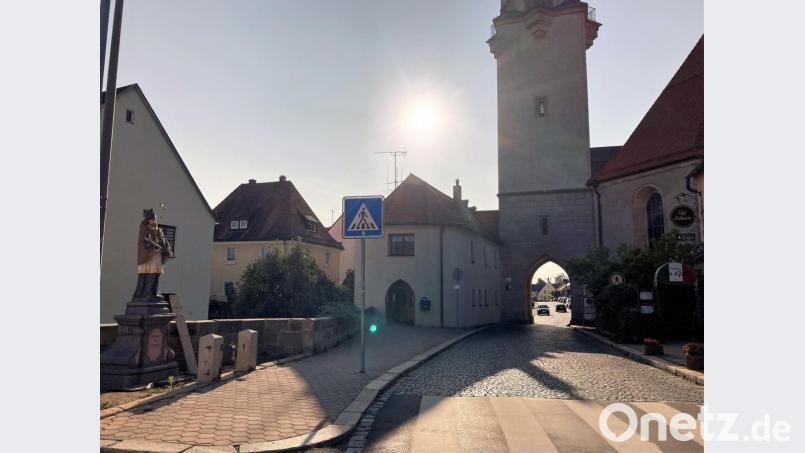 Die Zufahrt zum Stadtplatz wird in den kommenden zwei Wochen aus dieser Richtung nicht möglich sein. Bild: stg