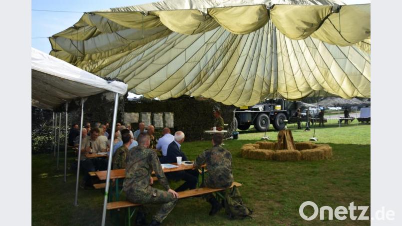 Kommandeur Oberstleutnant Sven Zickmantel begrüßt die Teilnehmer Bild: exb/Mario Hönig