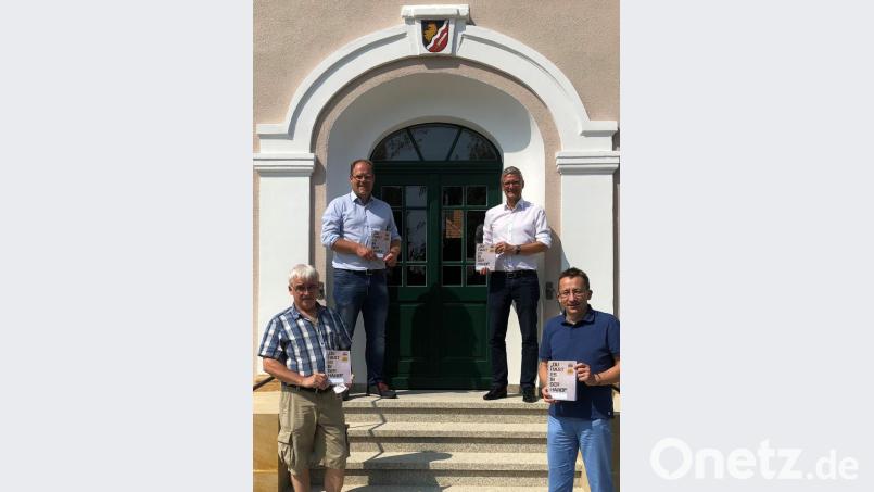 Freuen sich über den erfolgreichen Start von „Demokratie &amp; DU“ (von links) Rupert Seitz, Thorsten Hallmann und Arno Speiser und Martin Neumann. Bild: exb