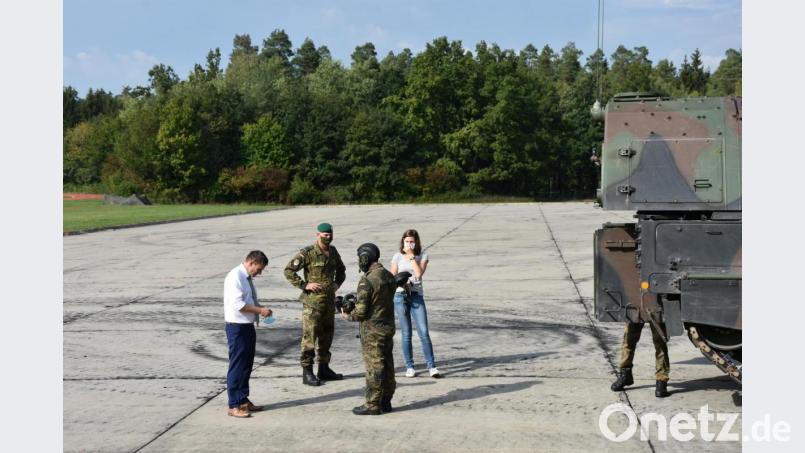 OB Jens Meyer bereitet sich aufs Mitfahren vor. Bild: exb/Mario Hönig