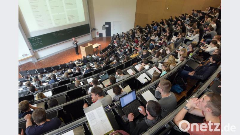 Die Grünen fordern, dass im Wintersemester an Bayerns Hochschulen Präsenzveranstaltungen abgehalten werden. Symbolbild: Stefan Puchner/dpa