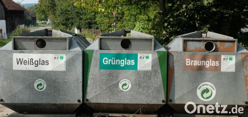 Tiefbaumaßnahmen im Umfeld des Containerstandortes in Altfalter/Gemeinde Schwarzach behinderten die Zufahrt zur Abholung Zwischenzeitlich entleerte das beauftragte Unternehmen überfüllte Behälter und eine ordnungsmäße Entsorgung ist wieder garantiert.. Bild: ohr