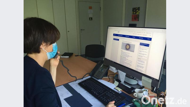 Die Ermittlungsarbeit beim Nachverfolgen von Kontakten wird übers Telefon geleistet. Die Angerufenen werden zunehmend uneinsichtiger, wollen vor allem die Quarantäne vermeiden. Bild: ihl