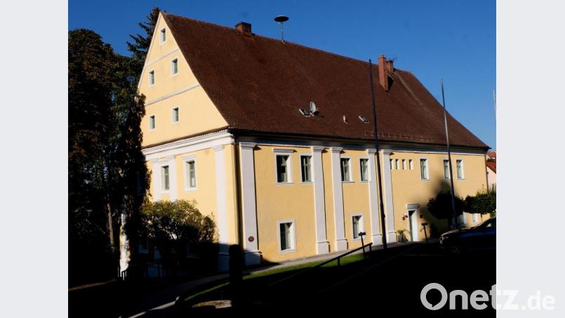 Das unter Denkmalschutz stehende in den Jahren 1671 – 1673 durch Pfalzgraf Christian August erbaute Gebäude „ Altes Pflegschloss „ soll Heimatmuseum bleiben und später erweitert werden. Bild: le