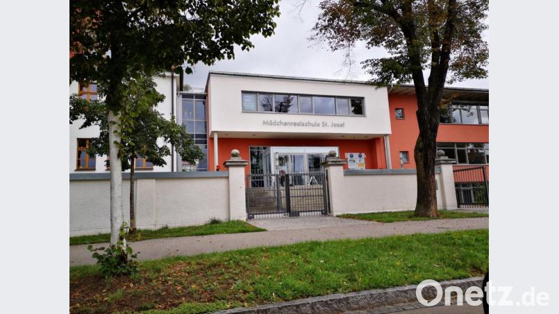 An der Mädchenrealschule St. Josef in Schwandorf sind zwei Klassen in Quarantäne geschickt worden, nachdem eine Schülerin positiv auf Covid19 getestet worden war. Archivbild: td