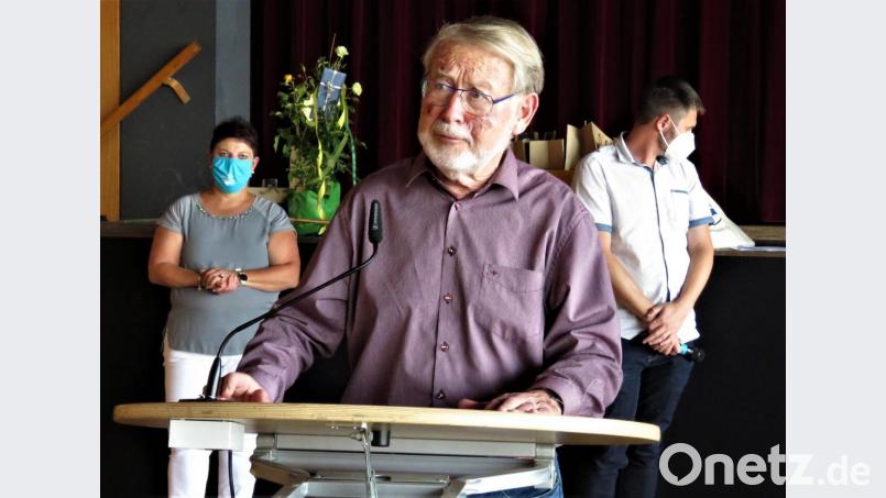 Ludwig Spreitzer wurde beim ersten diesjährigen Treffen der kommunalen Seniorenbeauftragten herzlich verabschiedet.. Der 80-jährige Waldsassener erinnerte sich an diese Zeit gern zurück und wünschte sich, dass seine Nachfolger, Peter Gold, ebenso erfolgreich bleibt bei dieser wichtigen Tätigkeit Bild: ubb