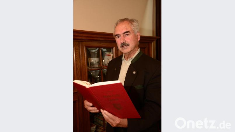 24 Jahre lang führte Karl-Heinz Preißer den Markt Luhe-Wildenau als Bürgermeister. Für seine Verdienste wird ihm nun Ehrenbezeichnung Altbürgermeister verliehen. Bild: bey