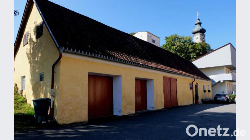 Die unmittelbare Nähe zum Heimatmuseum spricht für die gänzliche Nutzung des bestehenden Nebengebäudes ( frühere fürstliche Stallung ) zur Unterbringung landwirtschaftlicher Exponate. Bild: le