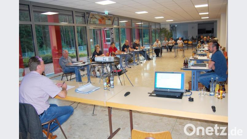 Die Sitzung des Gemeinderates findet in der Aula der Mittelschule statt. Coronabedingt wird sich das Gremium hier künftig noch öfter treffen müssen. Bild: sm