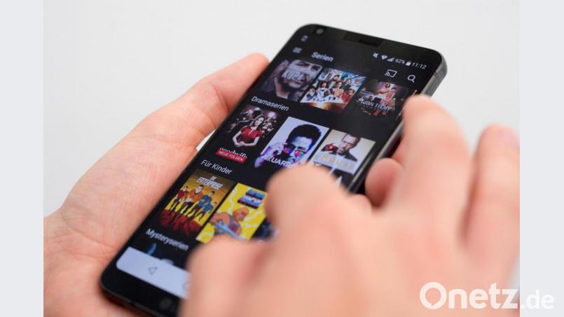 Netflix bietet jede Menge Unterhaltung und Zerstreuung - derzeit sollten Nutzer aber auf betrügerische E-Mails im Namen des Streaminganbieters Acht geben. Symbolbild: Andrea Warnecke/dpa