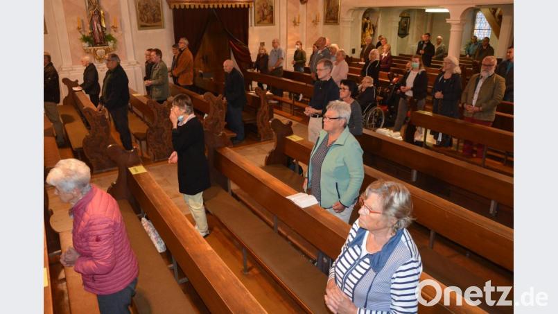 Coronabedingt durften nicht mehr als 65 Pfarrangehörige zum Festgottesdienst in die Pfarrkirche. Bild: jr