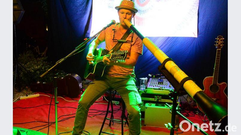 Der österreichische Musiker Pete Hoven überzeugte auf der Live Stage mit Didgeridoo, Gitarre und Stimme. Bild: Kunz