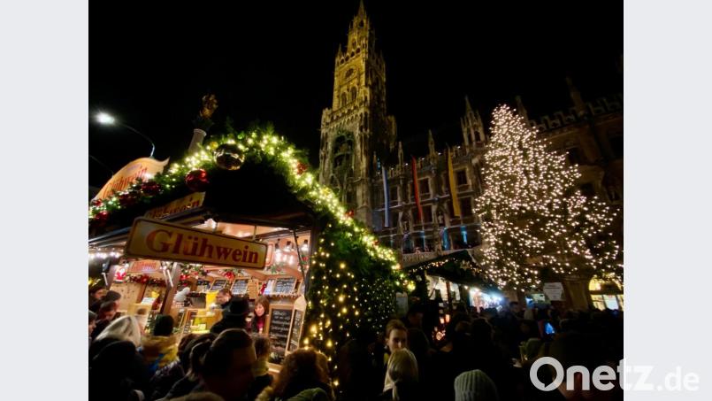 Mit weniger Alkohol und mit Maskenpflicht – so kann sich Ministerpräsident Markus Söder Weihnachtsmärkte heuer vorstellen. Archivbild: Lino Mirgeler/dpa