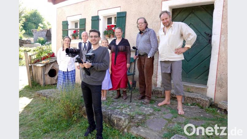 Regisseur und Produzent Sasan Akbari (vorne) mit den Schauspielern und Tontechniker Kurt Schaffenroth (Zweiter von rechts). Bild: gac