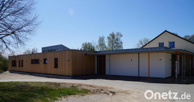 Die vorläufige Nutzungserlaubnis für den Kindergarten liegt vor. Eine Fluchttüre erwies sich als ungeeignet, der Notausgang erfolgt an anderer Stelle. Bild: wel