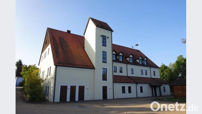 Auf dem Schlauchturm des Feuerwehrhauses soll der Mobilfunkmast errichtet werden. Bild: e