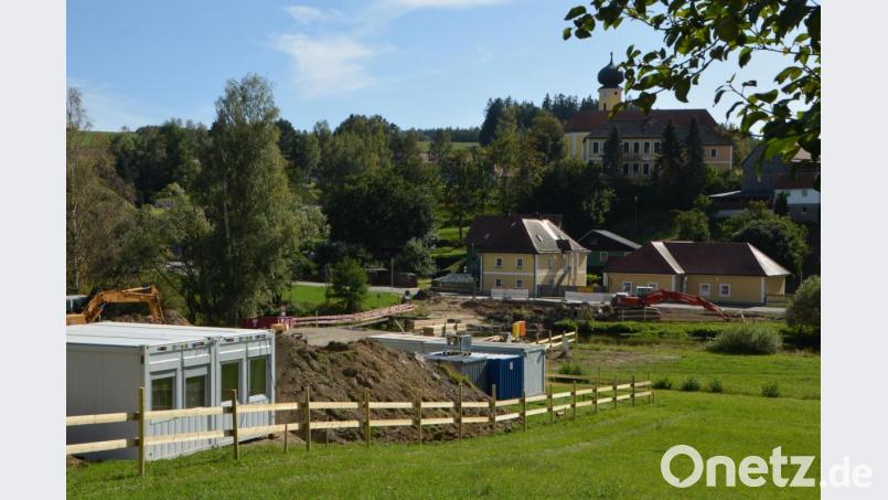 Die alte Brücke über die Pfreimd in Böhmischbruck ist abgerissen und die Arbeiter sind eifrig am werkeln. Für Diskussion sorgte in der vergangenen Stadtratssitzung derweil die Beschilderung. Die sei nach Meinung von Stadtrat Bernhard Kleber unzureichend. Bild: dob