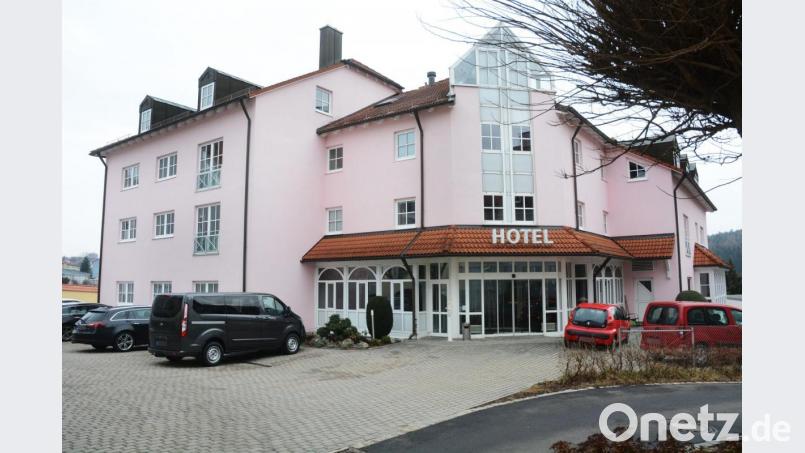 Kommt der Umbau, oder wird das frühere &quot;Hotel am Hofgarten&quot; weiterverkauft? Diese Frage beschäftigt die Führung des Heilpädagogischen Zentrums in Irchenrieth in den kommenden Monaten. Bild: Gabi Schönberger
