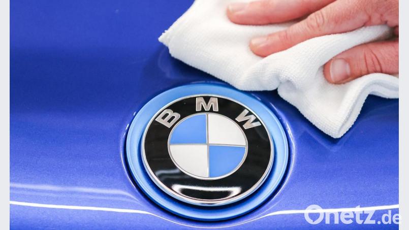 Der Autobauer BMW schafft in Niederbayern mit einem Zwischenlager neue Arbeitsplätze. Symbolbild: Jan Woitas/dpa