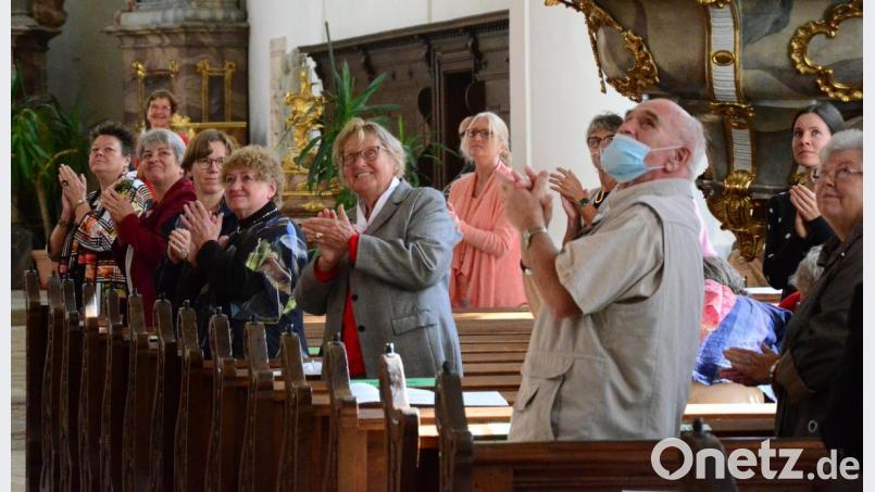 Standing Ovations für den scheidenden Kirchenmusikdirektor. Bild: Kunz