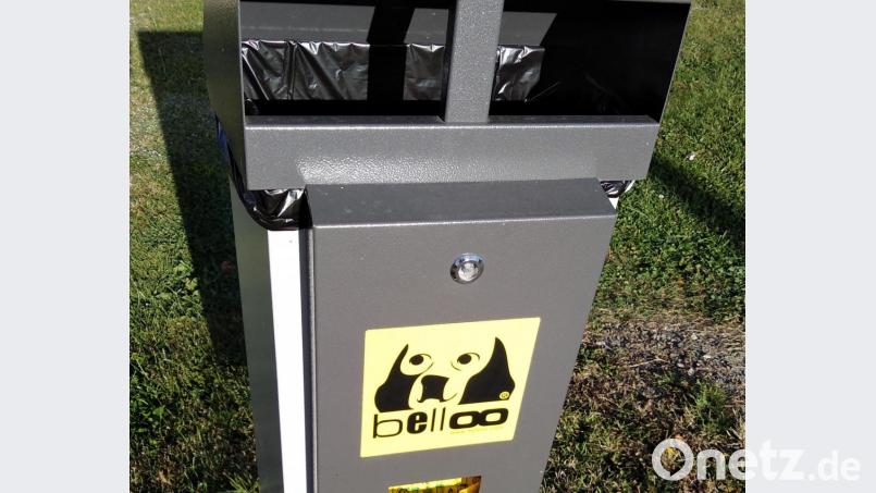 Hundeklos dienen eigentlich der Reinhaltung der Natur. 60 gefüllte Beutel wurden aus dem Bauriedl-Weiher gefischt. Bild: wel