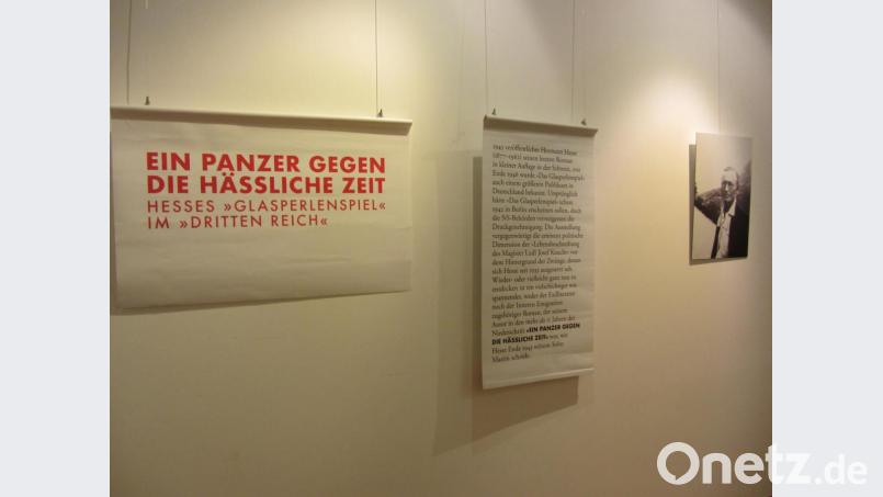 Mit rund 130 Exponaten geht die Sonderausstellung im Literaturhaus Oberpfalz den Rätseln um Hermann Hesses &quot;Glasperlenspiel&quot; auf den Grund. Bild: aks