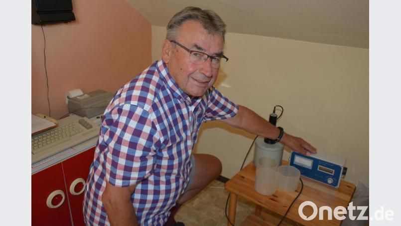 Im Dachgeschoss seines Wohnhauses hat Gerhard Wehner eine kleine Messstation eingerichtet, wo er die Messungen vor Ort durchführt. Die Messungen führt er immer noch für die Bürgerinitiative „Gegen Atommüll im Grenzland“ durch. Bild: jr