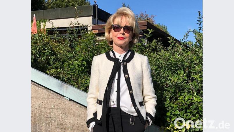 Gisela Schneeberger mimt die Bürgermeisterin Elisabeth Brunner. Bild: cf