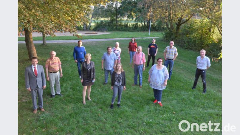 Der neugewählte Vorstand des SPD-Ortsvereins Rothenstadt geht mit zwei Vorsitzenden in die Zukunft. Bild: Kunz