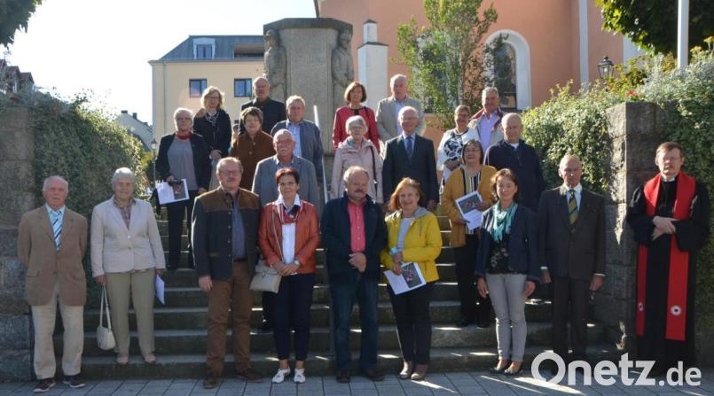 Spitzenreiter mit 55 Ehejahren waren am Sonntag Erika und Erich Hilburger aus Altenstadt (links). Doch auch alle anderen Ehepaare auf diesem Bild blicken auf 40, 45 und 50 gemeinsame Jahre zurück. Bild: dob