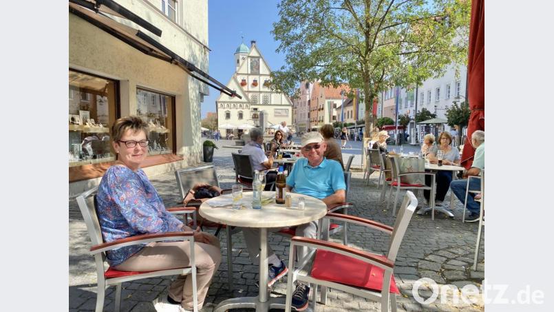 An sonnigen Spätsommertagen wie am Dienstag sind die Plätze im Freien begehrt. Doch wie sieht’s im November und Dezember aus? Die SPD will zumindest die Möglichkeit schaffen, dass Gastronome bis zum Jahresende kostenlos Freisitze anbieten können. Bild: rg