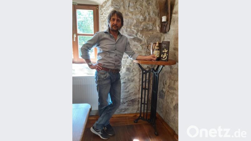 Mit dem denkmalgeschützten Gasthaus Sorgenfrei bietet der Besitzer Günter Graf ein einzigartiges Ambiente für Whisky-Tastings. Bild: slu