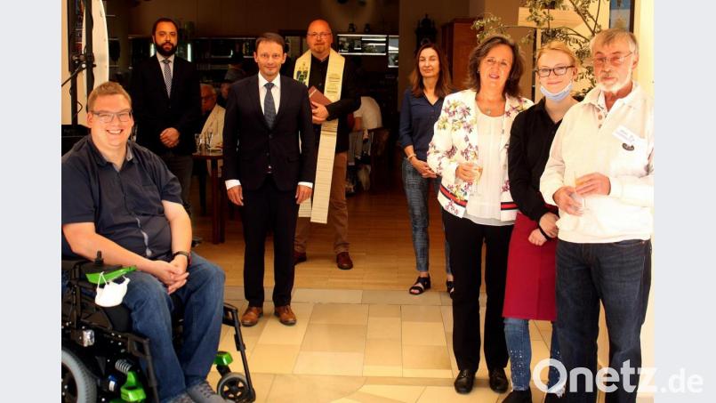 Die Familie Thoma (rechts) begrüßt mit ihrem Team in Zukunft die Gäste des Café &quot;Grenzenlos&quot;. Bild: R. Kreuzer