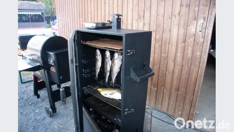 Grillkurs der Stiftlandgriller beim Fischereiverein am Fischerhüttenweg in Tirschenreuth Bild: wro